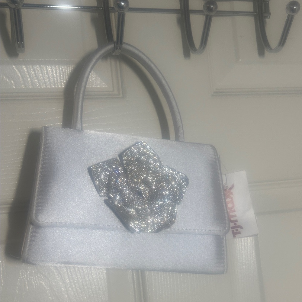 Elegant Silver Handbag with Crystal Embellishment